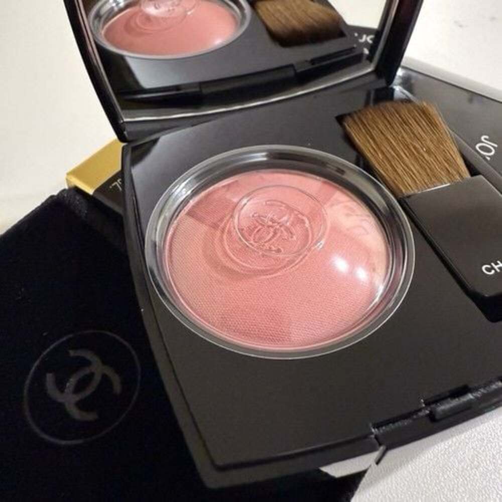 CHANEL Joues Contraste Powder Blush in 72 Rose Inital